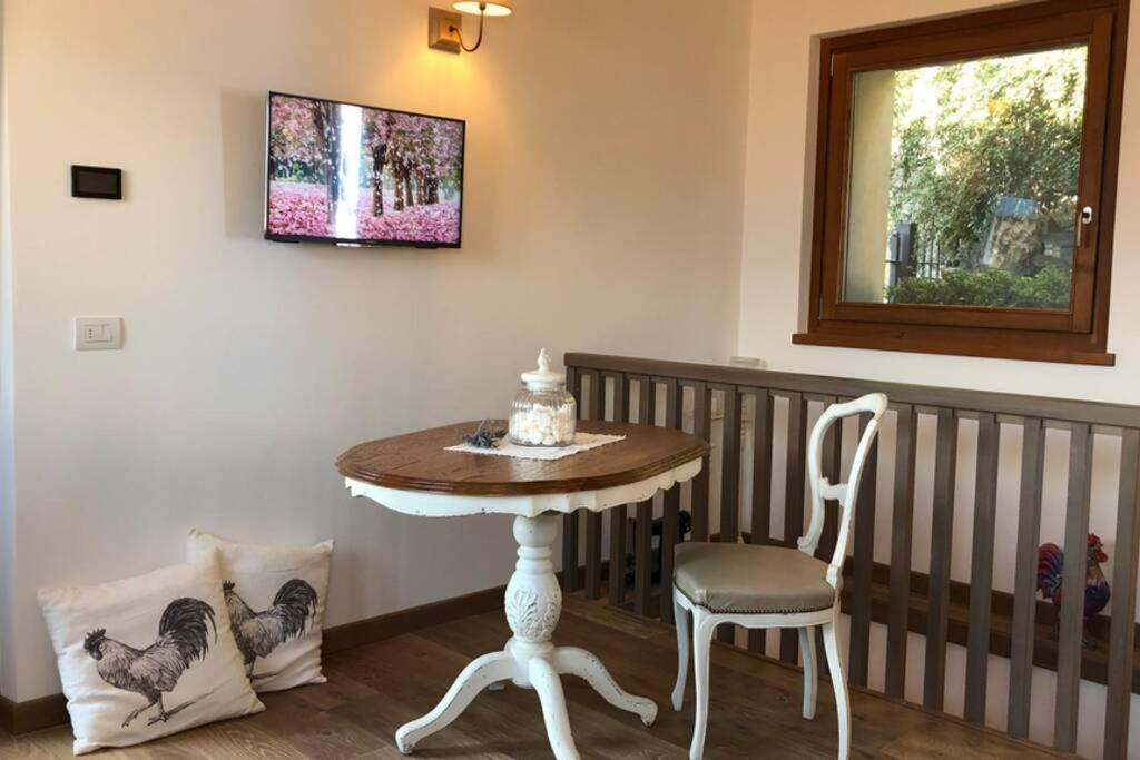 La Poulerie - Suite Dépendance Gera Lario Extérieur photo